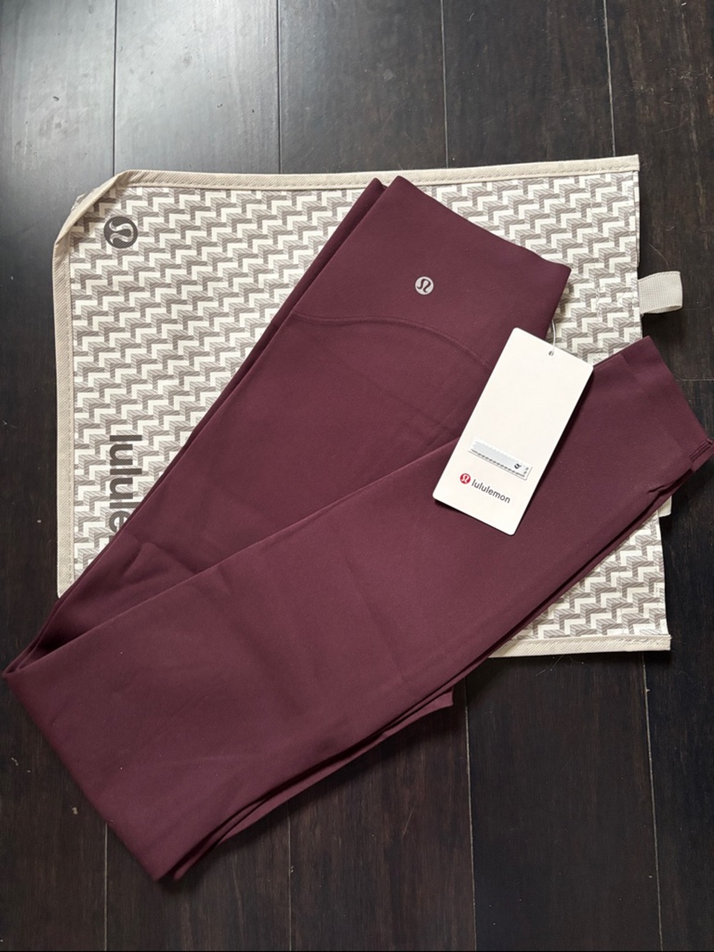 LULULEMON GLOW UP SHR TIGHT 28” in GOODNIGHT PLUM SZ 8 NWT